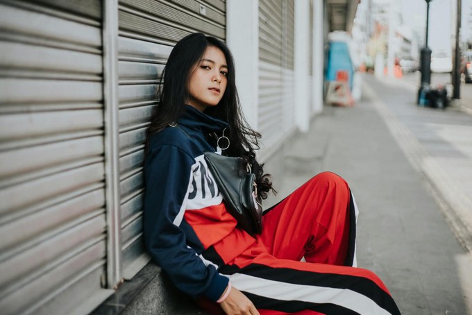 Model wearing sustainable streetwear clothing