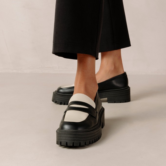 Mask Bicolor Black Vegan Leather Loafers from Alohas