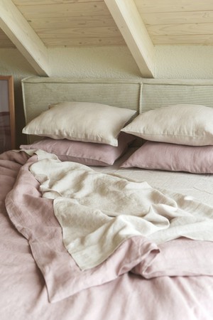 Linen bedding set in Dusty Rose from AmourLinen