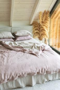 Linen bedding set in Dusty Rose via AmourLinen