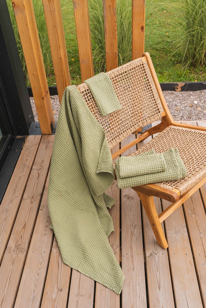 Linen waffle bath towel in Moss Green from AmourLinen