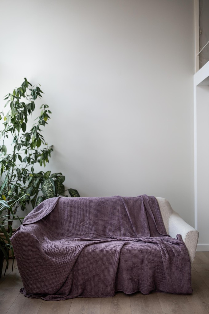 Linen waffle bed throw in Dusty Lavender from AmourLinen