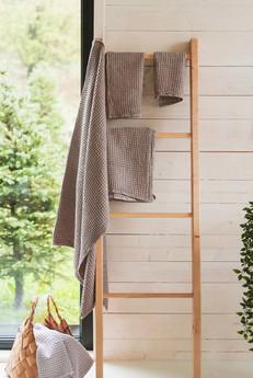 Linen waffle bath towel in Rosy Brown via AmourLinen