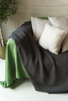 Linen waffle blanket in Charcoal via AmourLinen