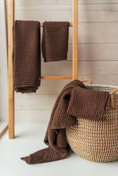 Linen waffle bath towel in Mocha Brown via AmourLinen