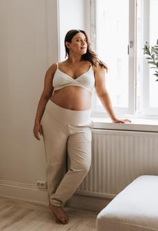 Maternity sweatpants - Light Beige via Boob Design