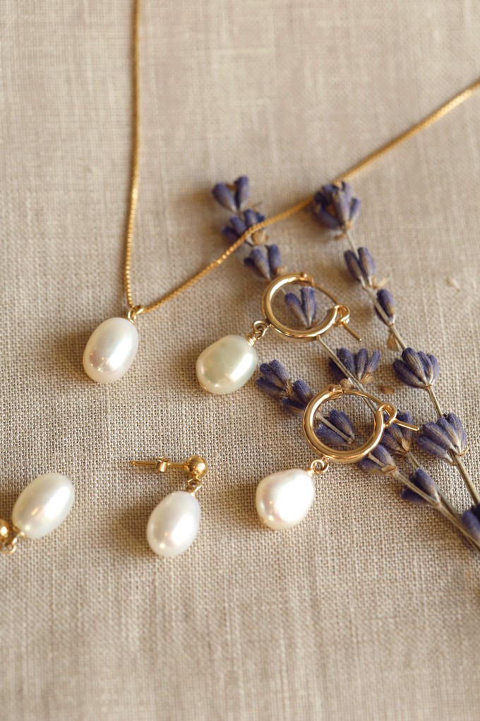 Florence Nightingale Pearl Earrings from GAÂLA