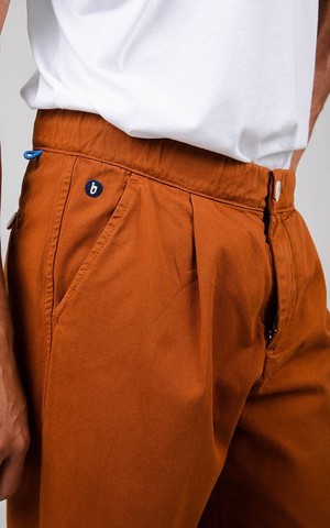 Chino Comfort Canela from Het Faire Oosten