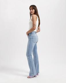 Zoe High Rise Bootcut Sky Blue via Kuyichi