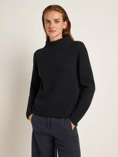 Chunky knit sweater via LANIUS