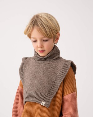 Neckwarmer hare from Matona