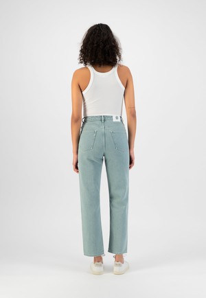 Relax Rose Cropped - Atlantic from Mud Jeans