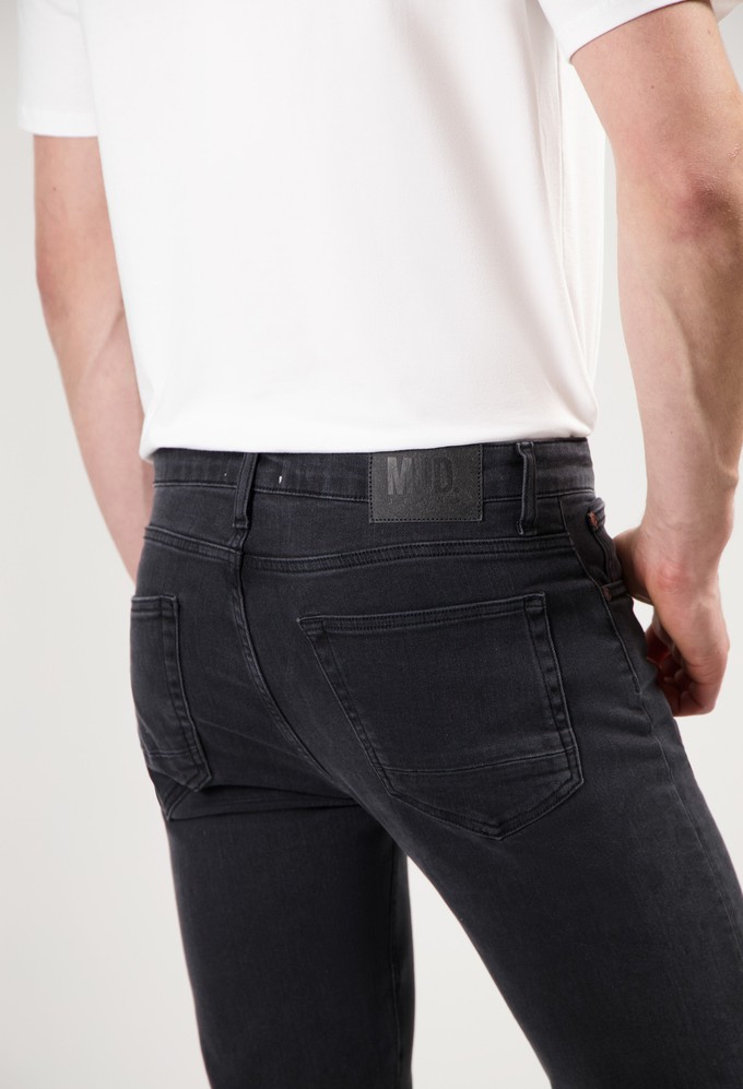 Bryce Mid Straight - Stone Black from Mud Jeans