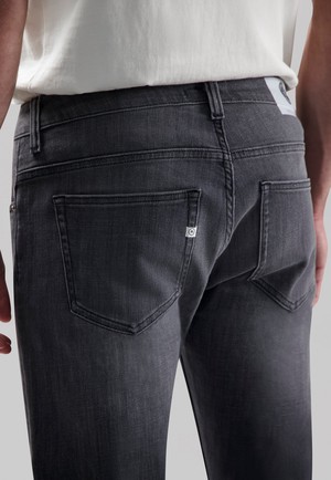 Slimmer Rick - Authentic Black from Mud Jeans