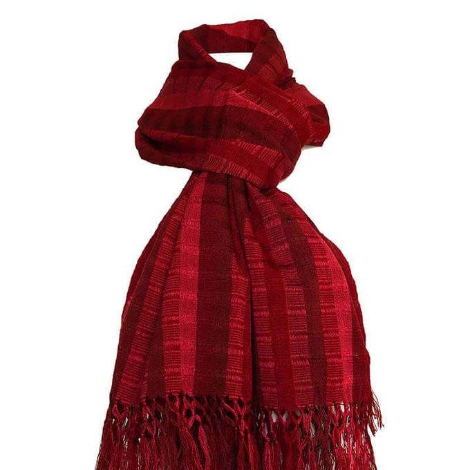 Scarf Red with Fringes - Handmade - Beautiful and Fairtrade from Quetzal Artisan