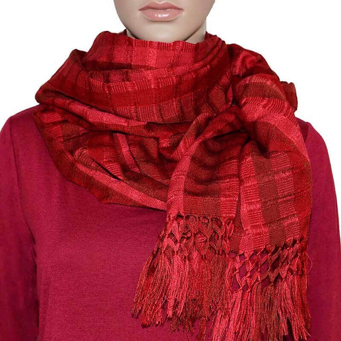 Scarf Red with Fringes - Handmade - Beautiful and Fairtrade from Quetzal Artisan