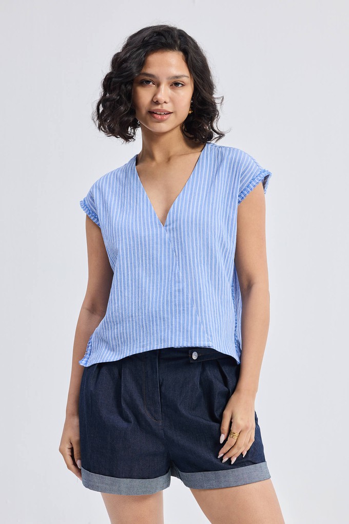 Boxy V-neck Top with Fray Detail from Reistor