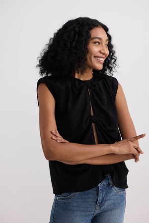 The Knot-so-Basic Top in Black from Reistor