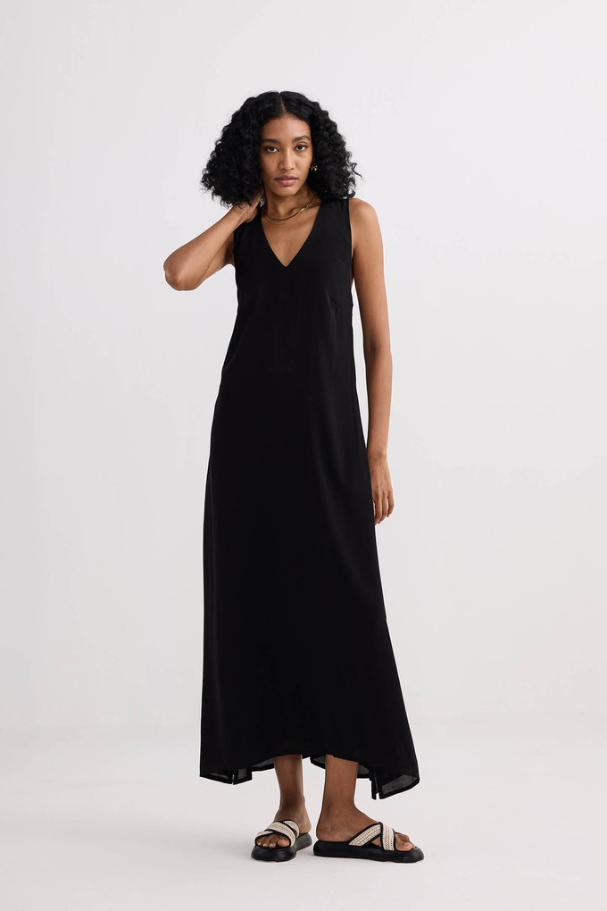 Crossed in Chic Sleeveless Maxi Dress in Black from Reistor