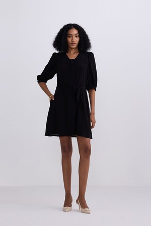 Short Dress with a Waist-tie in Black from Reistor