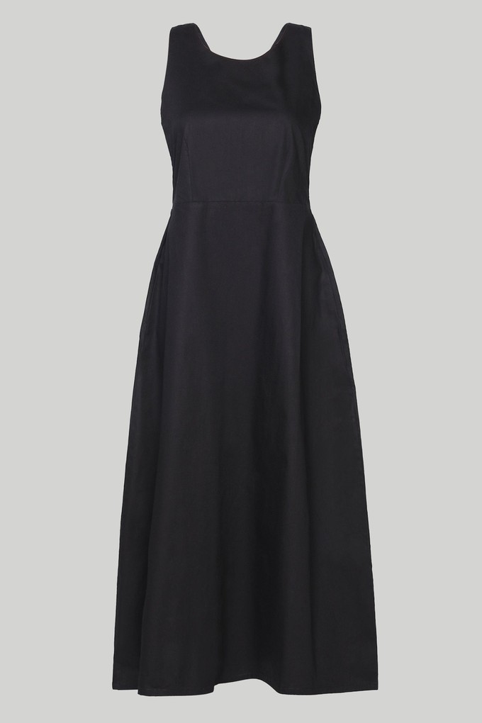 Cross-back Midi Dress in Black from Reistor