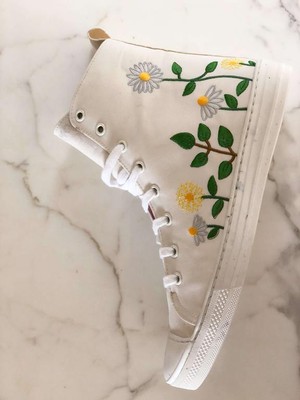 Sneakers Daisies' Garden White from Shop Like You Give a Damn