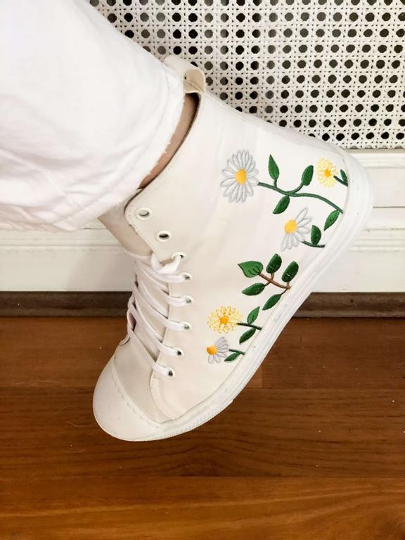 Sneakers Daisies' Garden White from Shop Like You Give a Damn