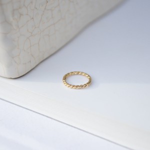 Twisted piercing hoop - Gold 14k from Solitude the Label