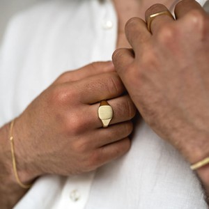 Classic Signet Ring - Gold 14k from Solitude the Label