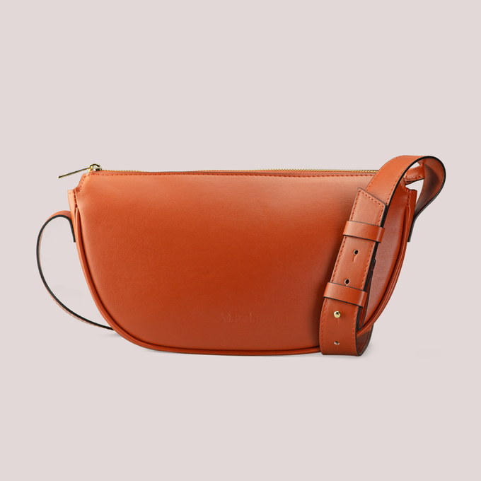 Halfmoon bag Terracotta from The Manda