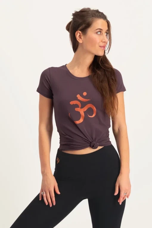 Om Core Yoga Tee – Berry from Urban Goddess