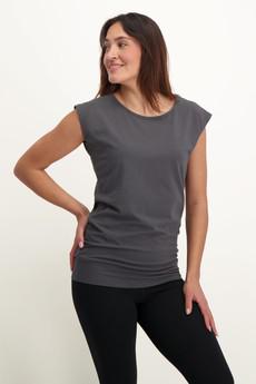 Asana yoga tee – Charcoal via Urban Goddess