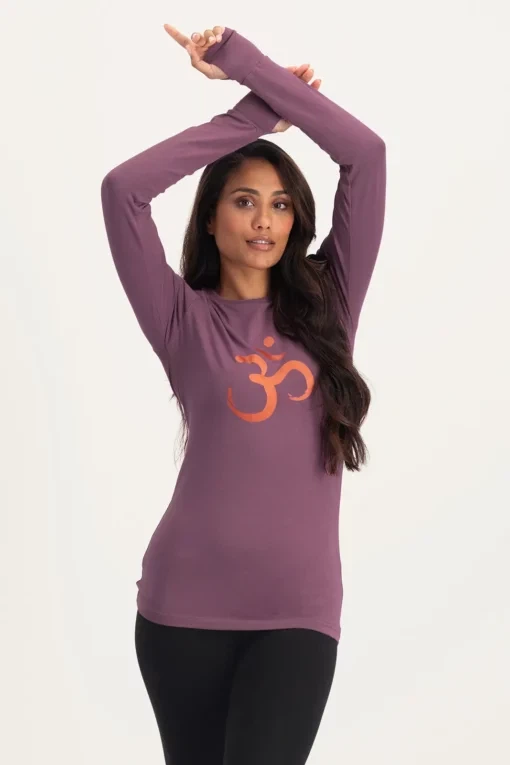 Karuna OM Yoga Longsleeve Shirt – Mauve from Urban Goddess