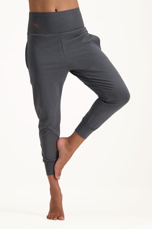 Bhumi Yoga Pants – Charcoal from Urban Goddess