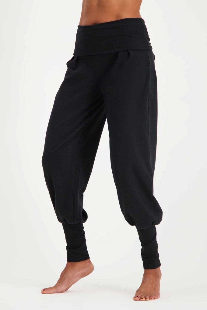 Devi Yoga Pants – Urban Black from Urban Goddess