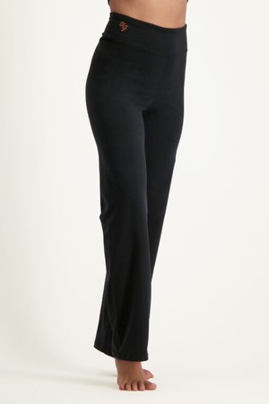 Agni Yoga Pants – Urban Black from Urban Goddess