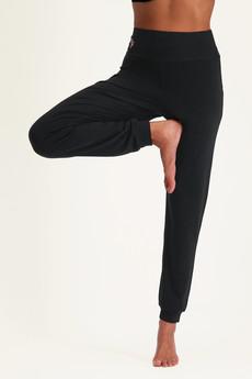 Ojas Loose Yoga Pants – Midnight via Urban Goddess