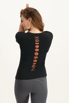 Luna Yoga Tee – Urban Black via Urban Goddess