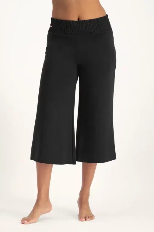 Flow Wide Capri Yoga Pants – Onyx Black from Urban Goddess