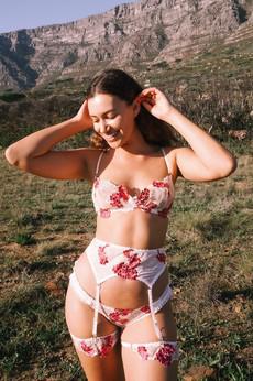 Romy - Garter Belt via Urbankissed