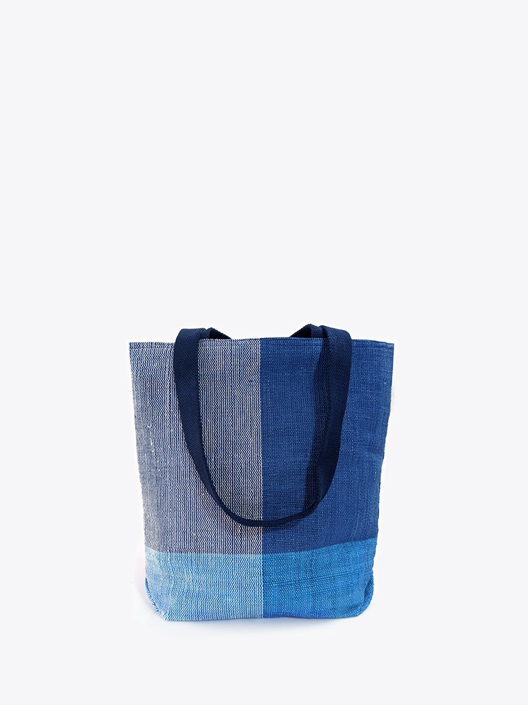 Ethical handbag offering a solution for the plastic crisis